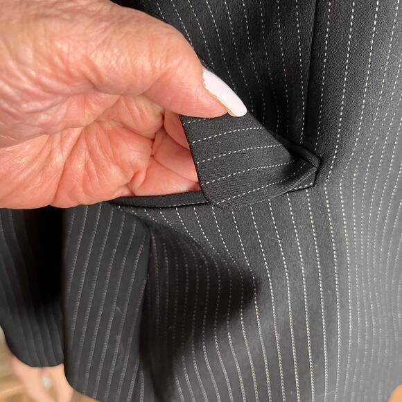 Tahari Pinstriped Skirt Suit 6P Career Business Professional City Classic Preppy - Picture 6 of 7